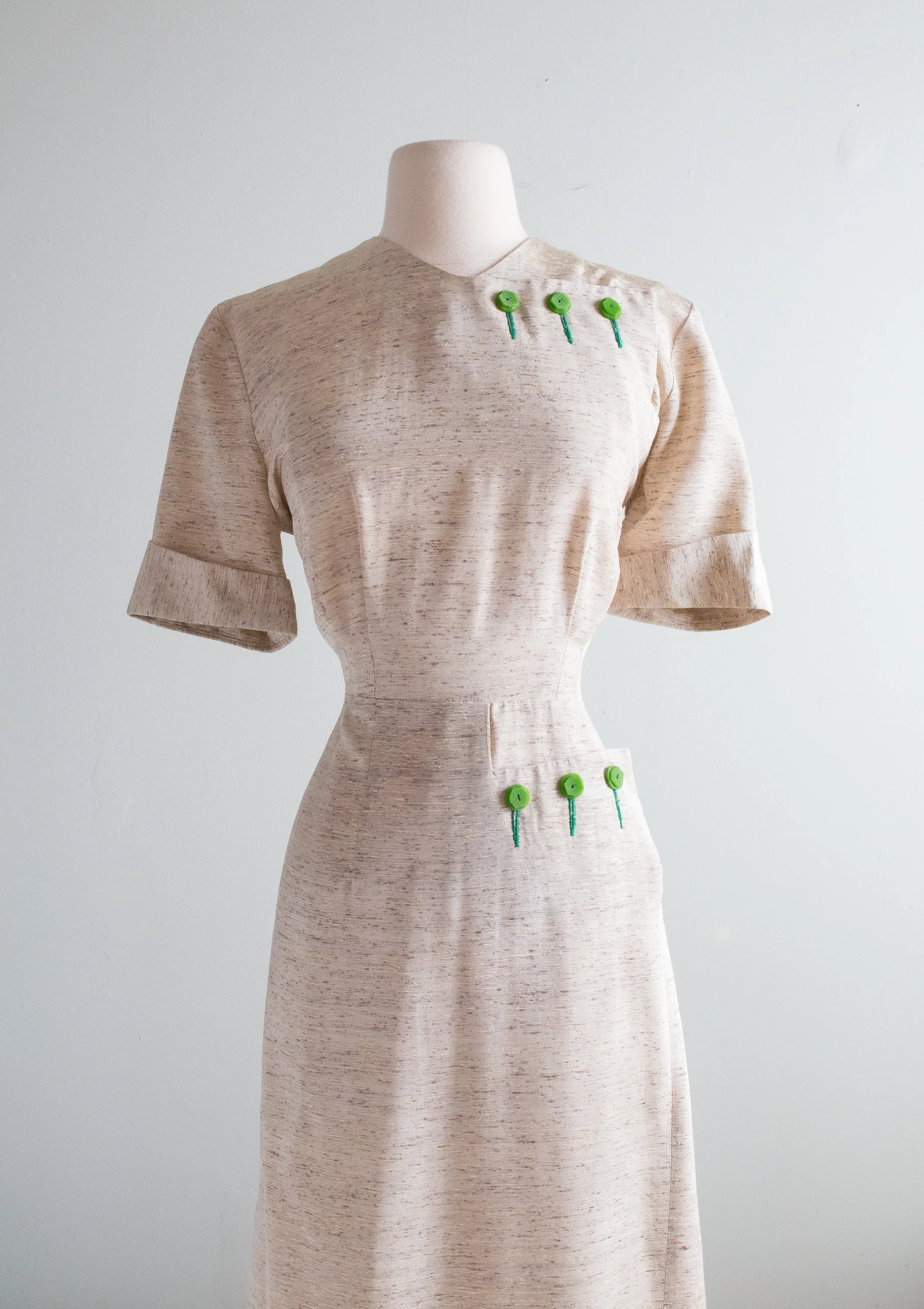 Darling 1940's Day Dress With Green Bakelite Buttons / SM