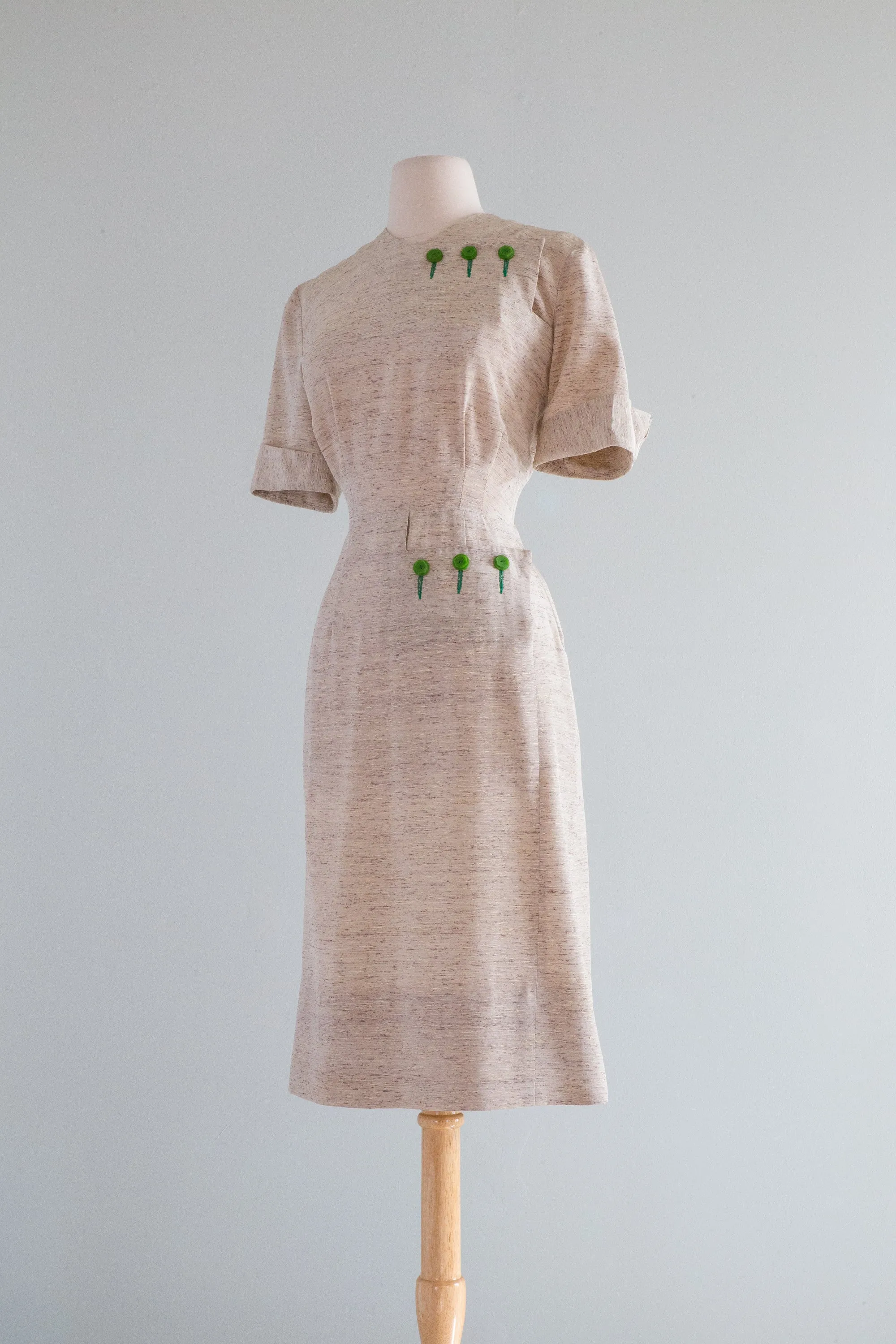 Darling 1940's Day Dress With Green Bakelite Buttons / SM