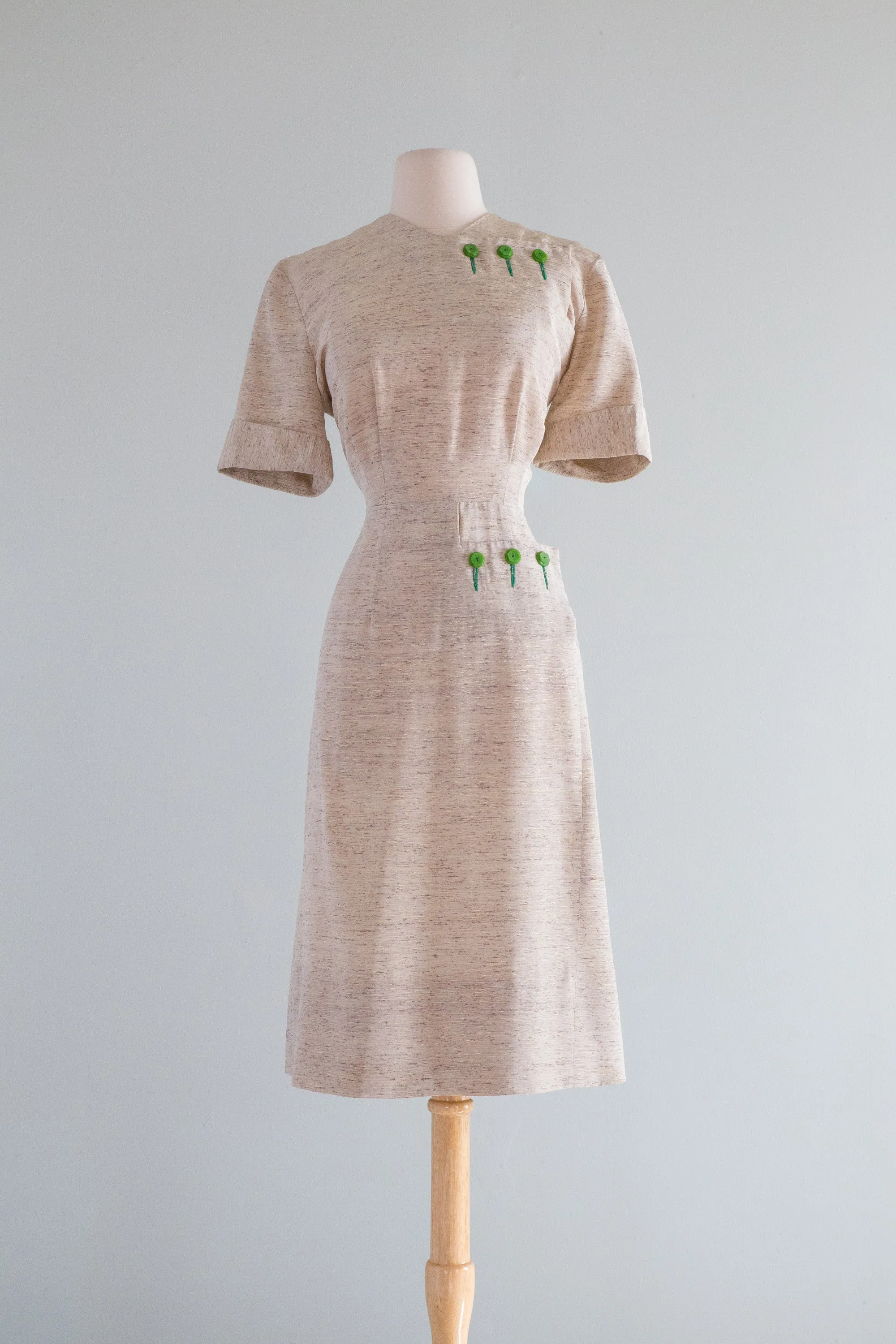 Darling 1940's Day Dress With Green Bakelite Buttons / SM