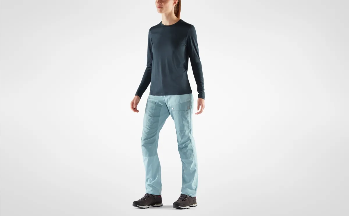 Fjällräven Women&#x27;s Abisko Midsummer Trousers Short Mineral Blue-Clay Blue | Buy Fjällräven Women&#x27;s Abisko Midsummer Trousers Short Mineral Blue-Clay Blue here | Outnorth