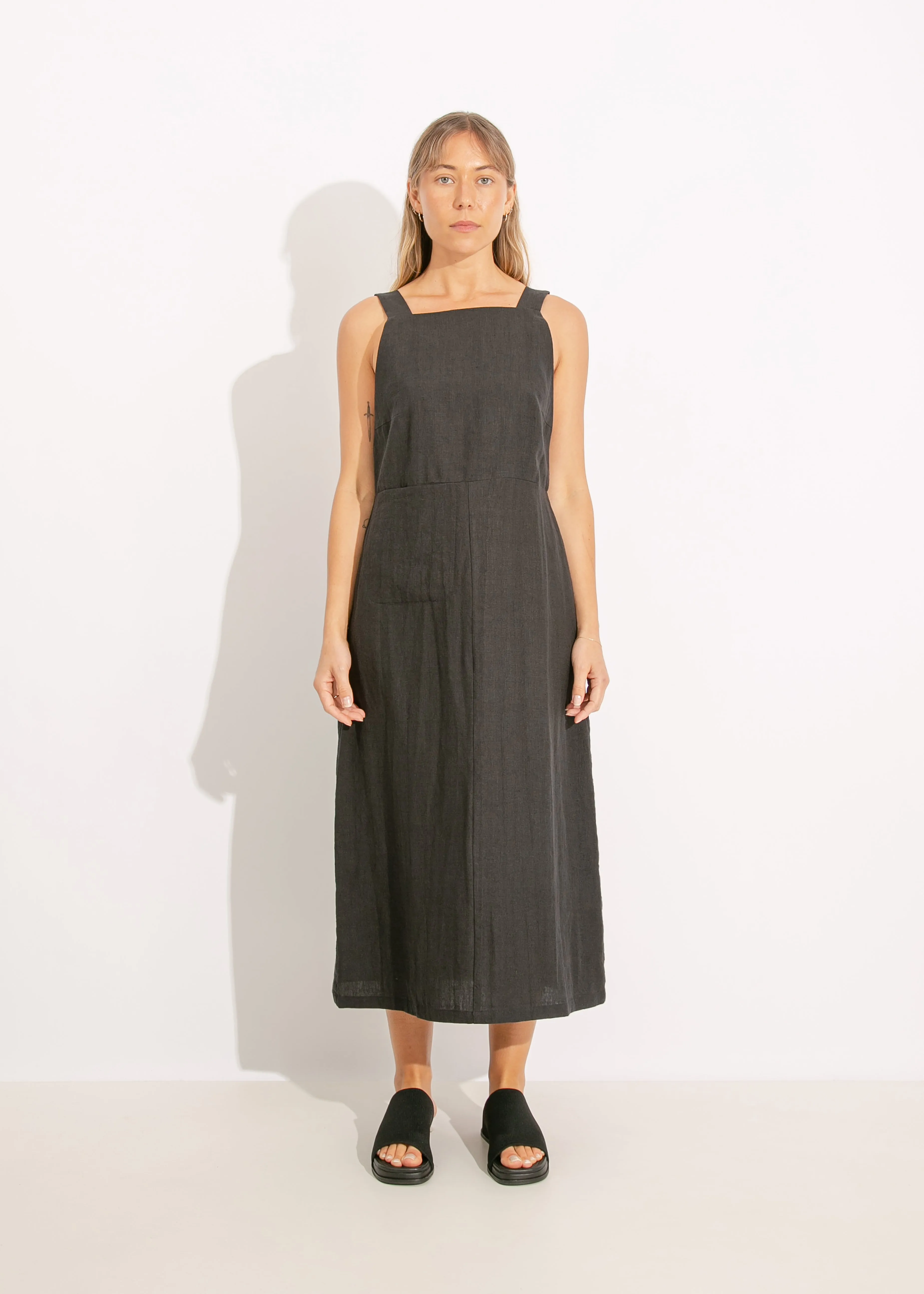 GLENN PINAFORE / BLACK