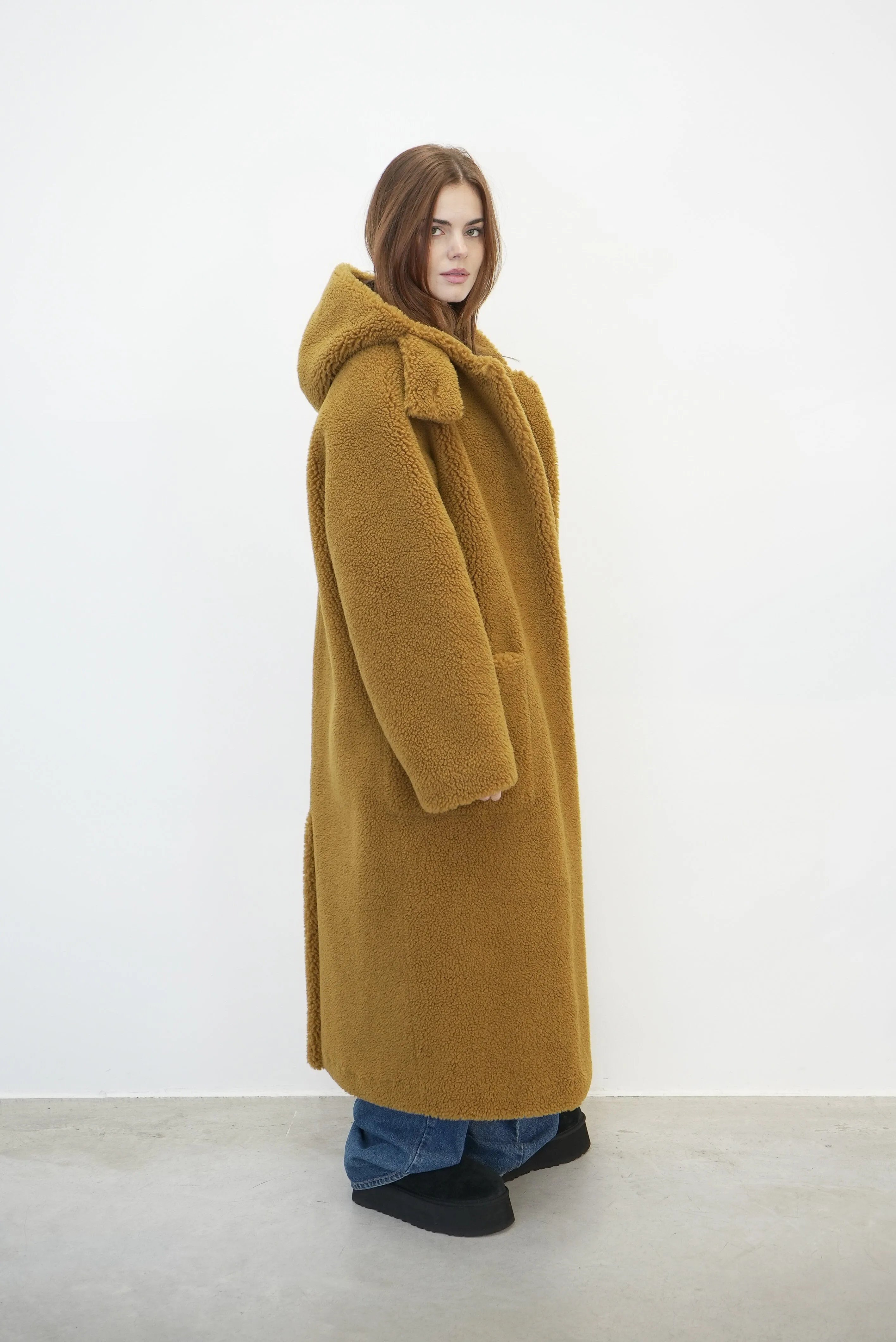 POOL LONG HOODED TEDDY STYLE COAT