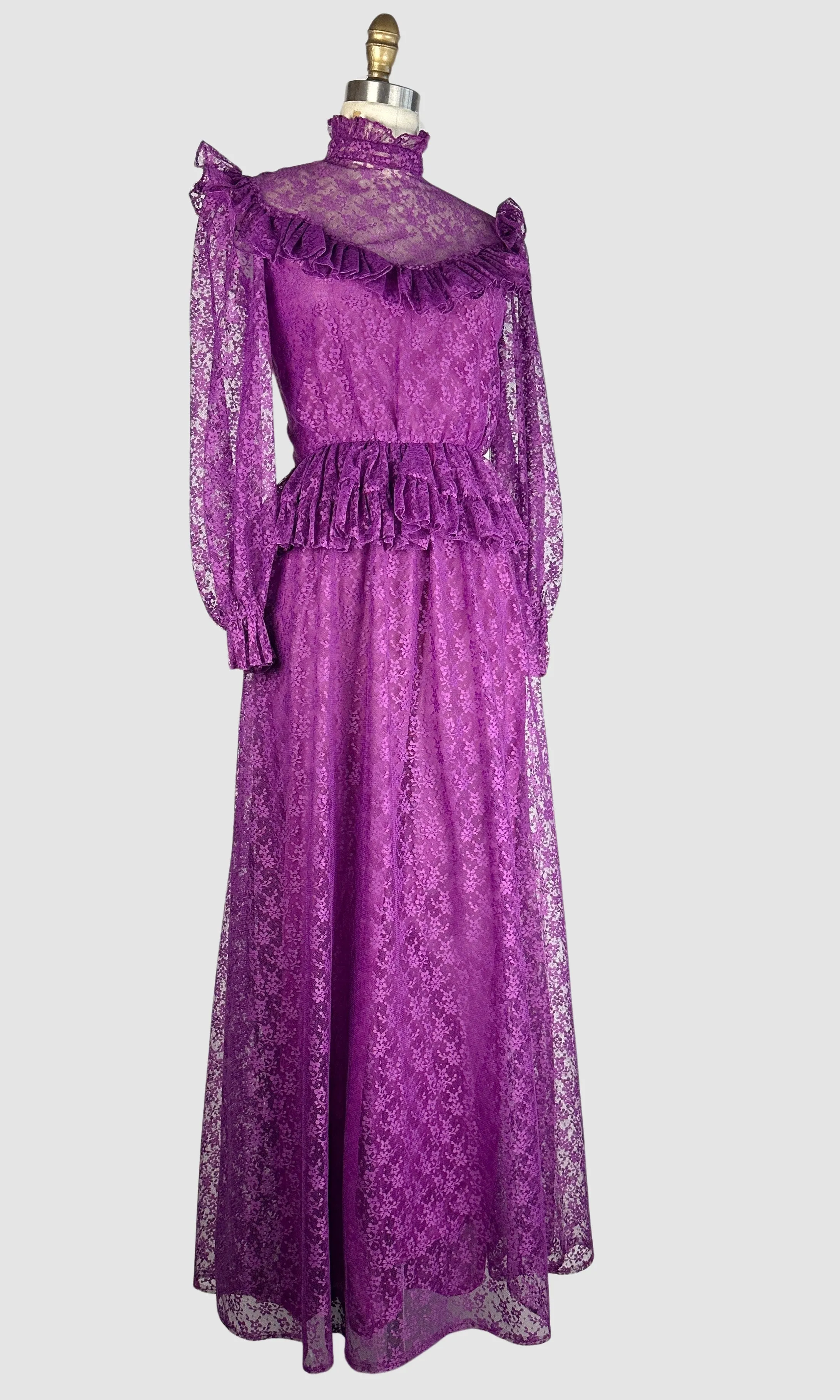 PRAIRIE TALE 70s Purple Chantilly Lace Granny  Dress • Small