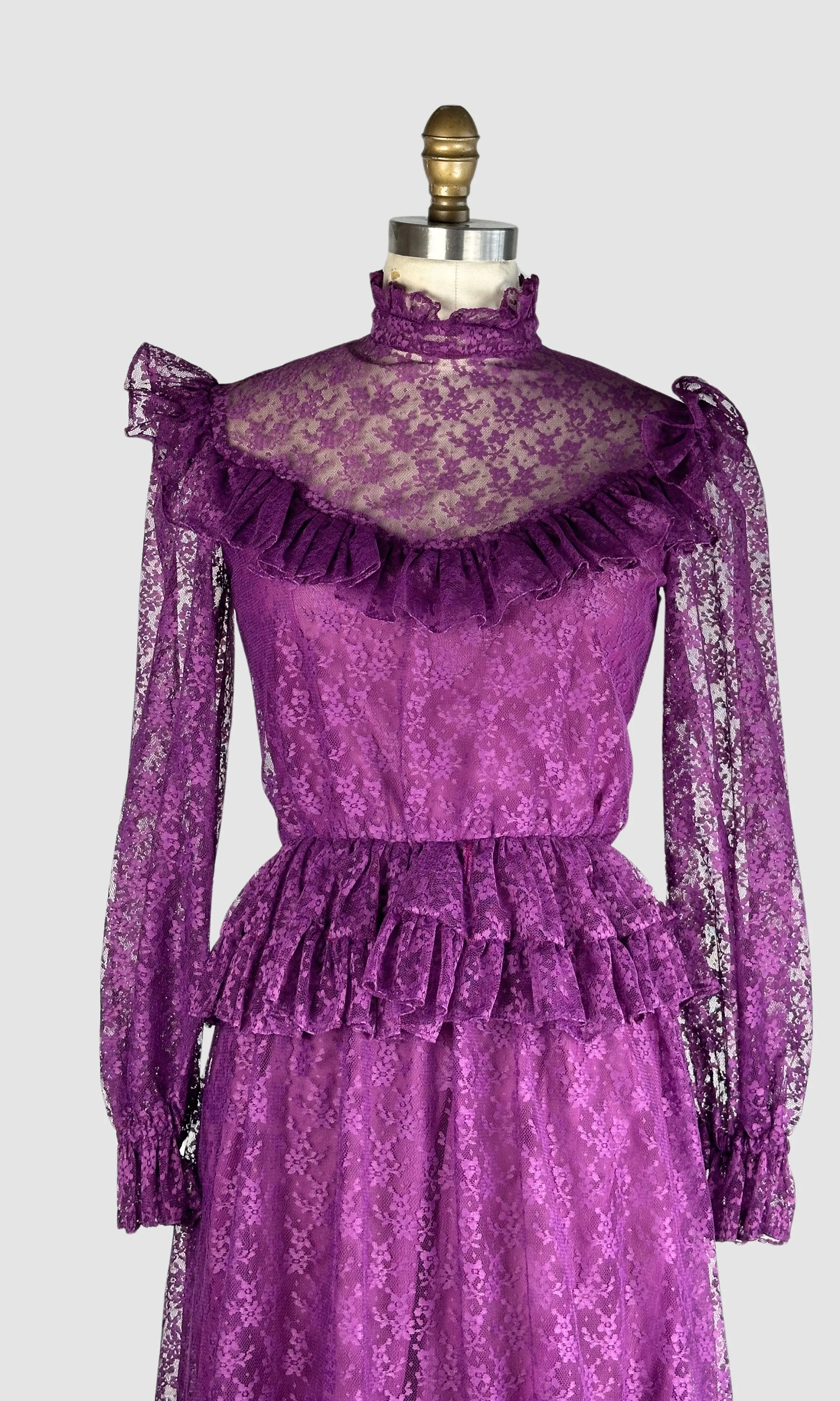 PRAIRIE TALE 70s Purple Chantilly Lace Granny  Dress • Small