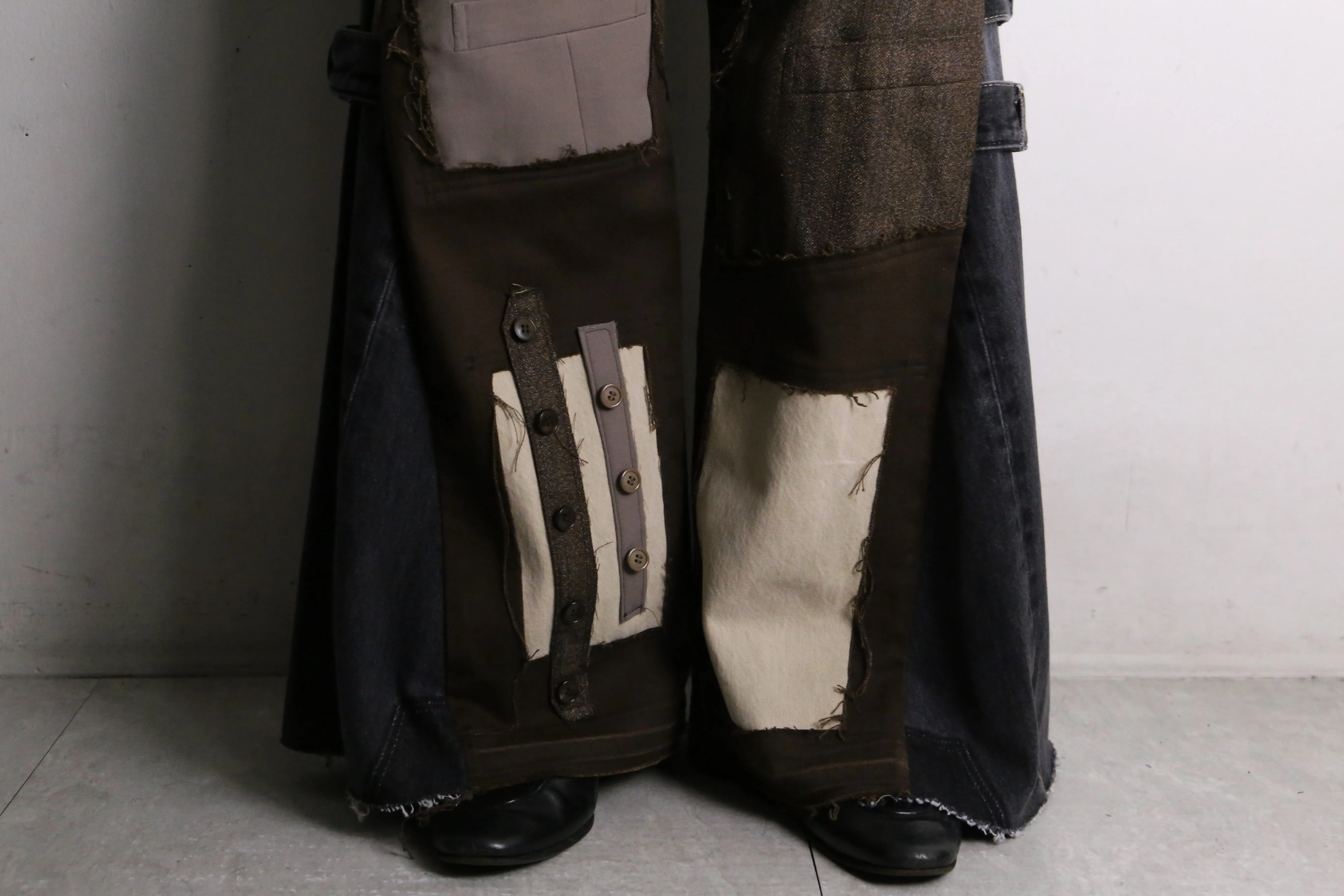 "Re:make" brown × black flare denim