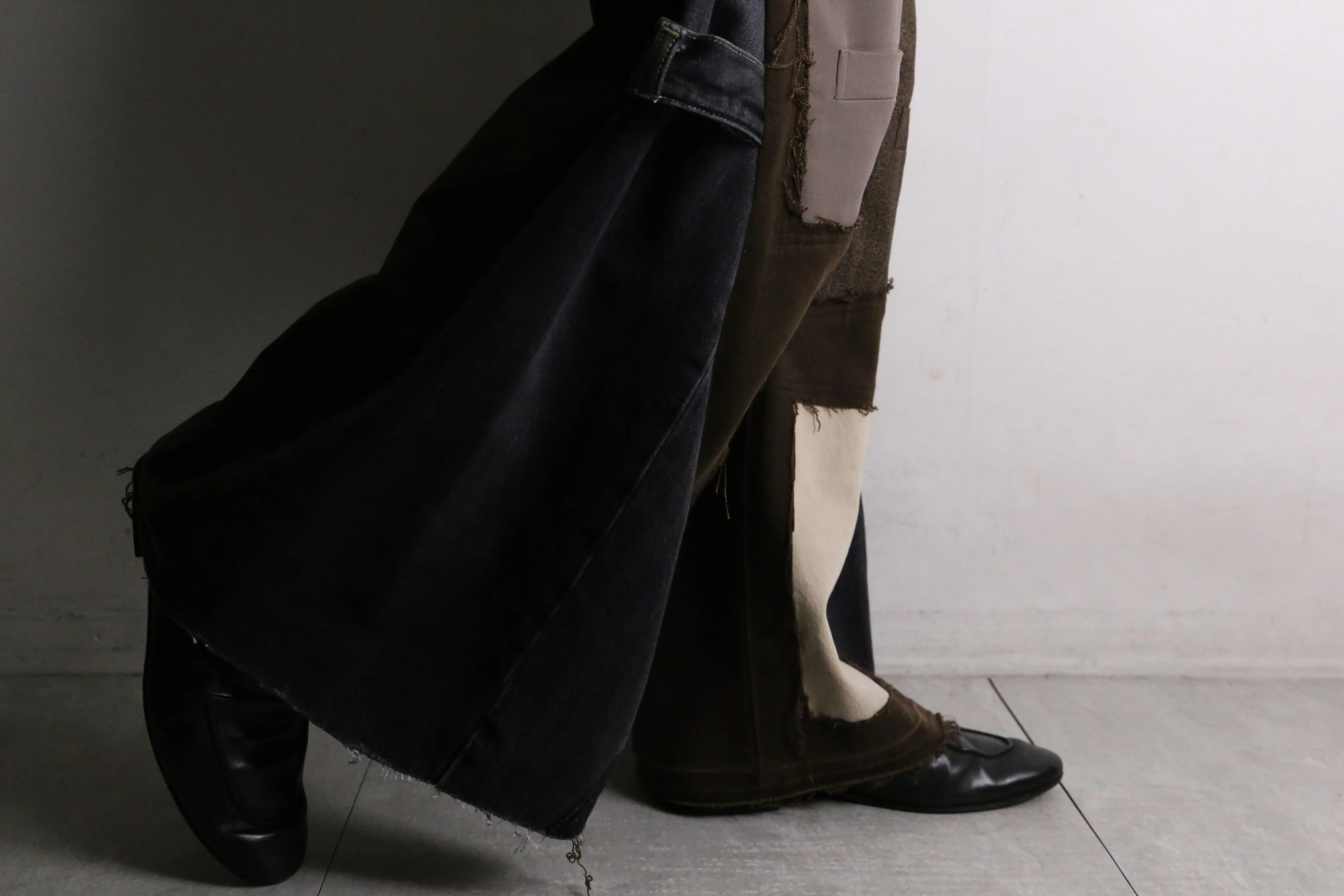 "Re:make" brown × black flare denim