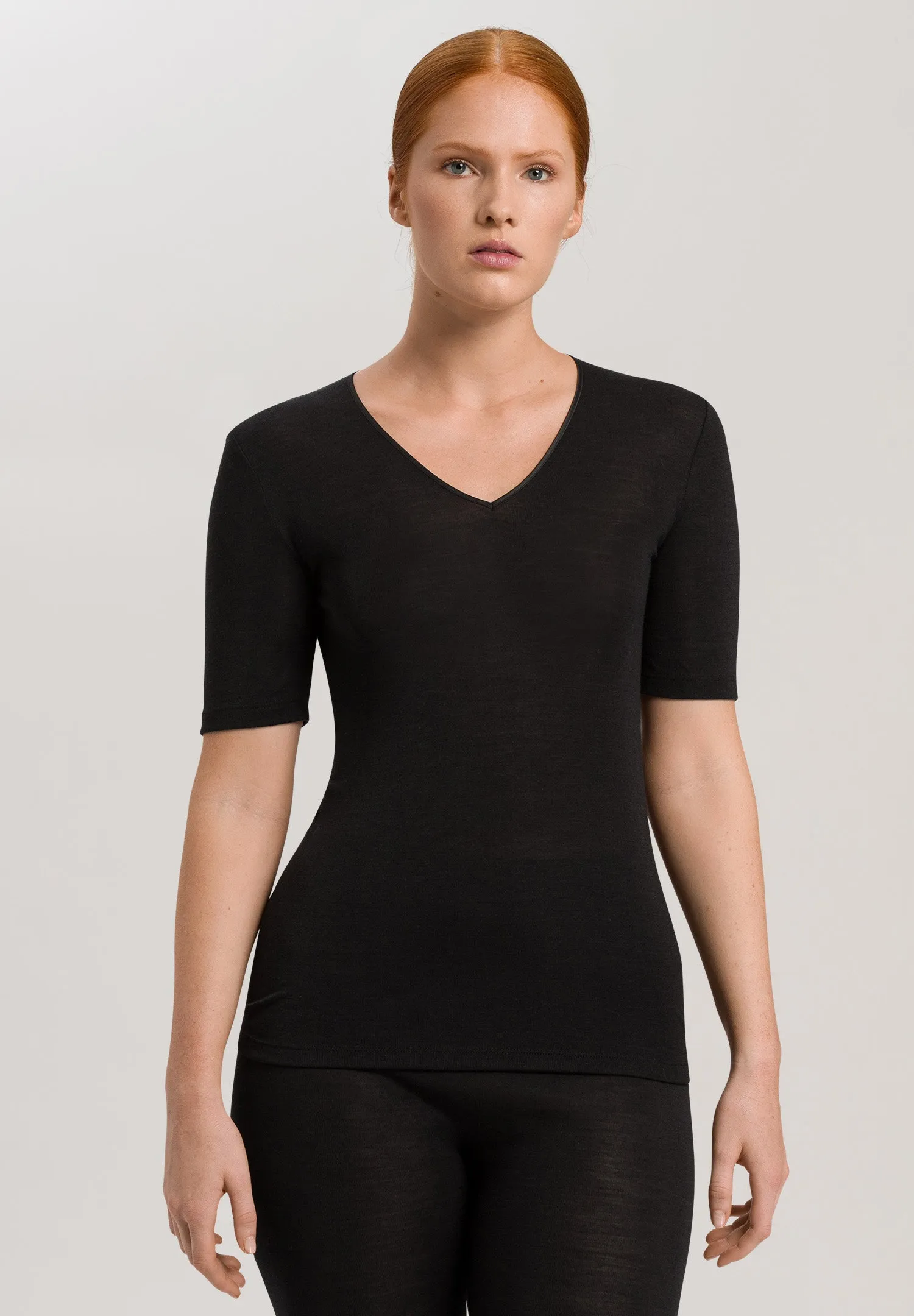 Woolen Silk W Wool and Silk V-Neck Top | Black 71417-018