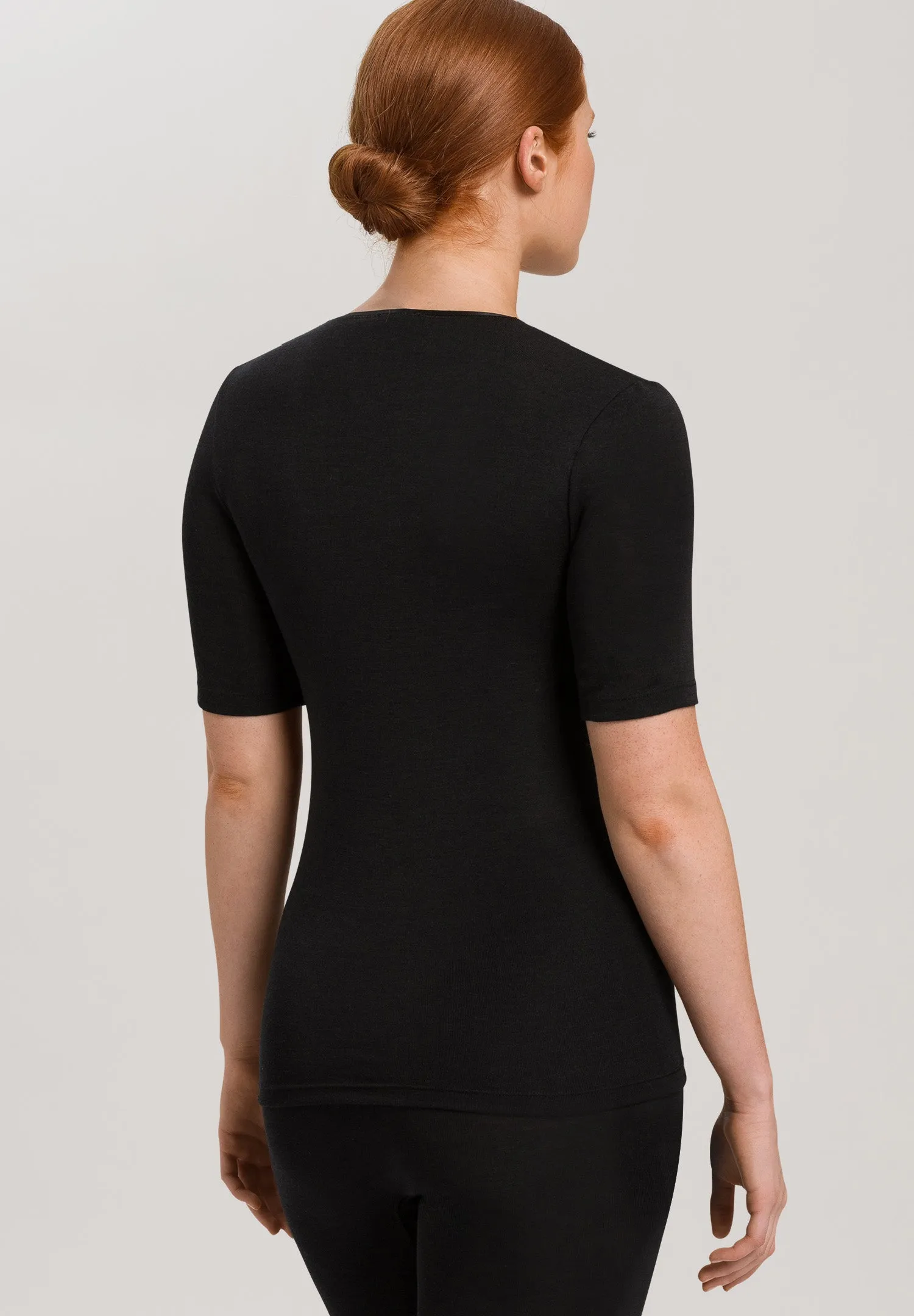 Woolen Silk W Wool and Silk V-Neck Top | Black 71417-018